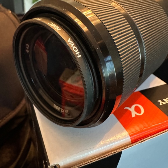 Sony Mirrorless Camera a5000 Body and Interchangeable Zoom Lens, Filter, Bag - Picture 5 of 13
